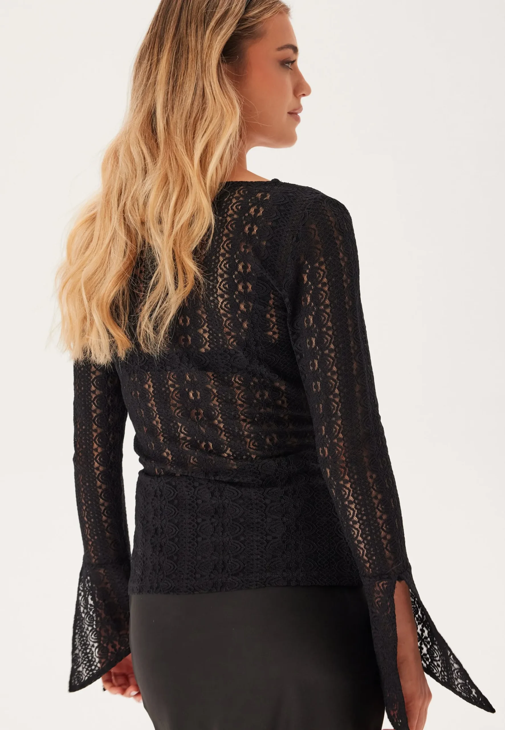 Vichikka L/S V-Neck Top