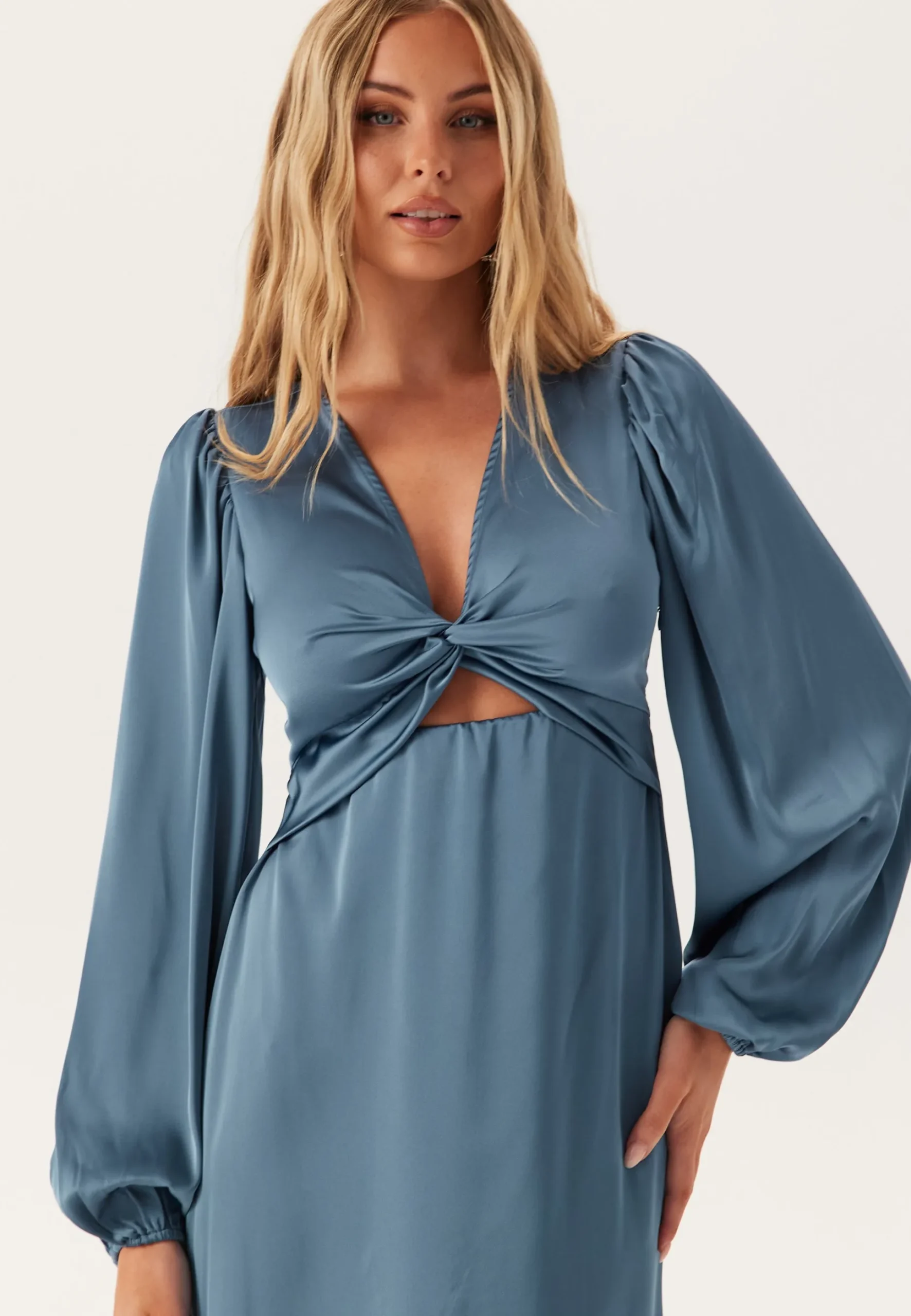 Vischasta L/S CUT OUT MIDI DRESS